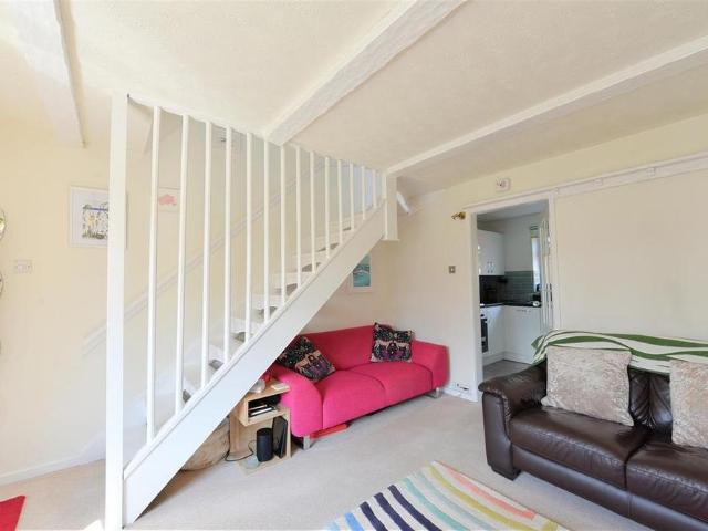 2 bedroom semi detached house to rent