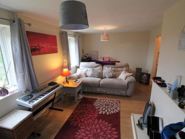 2 bedroom semi detached house to rent