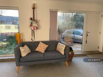 2 bedroom semi detached house to rent
