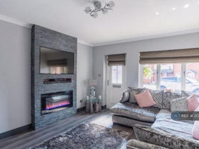 2 bedroom semi detached house to rent