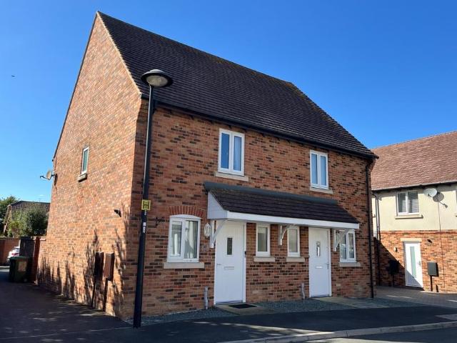 2 bedroom semi detached house to rent