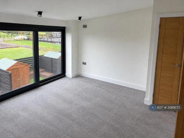 2 bedroom semi detached house to rent