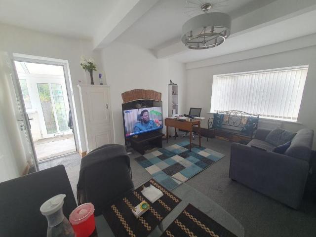 2 bedroom semi detached house to rent