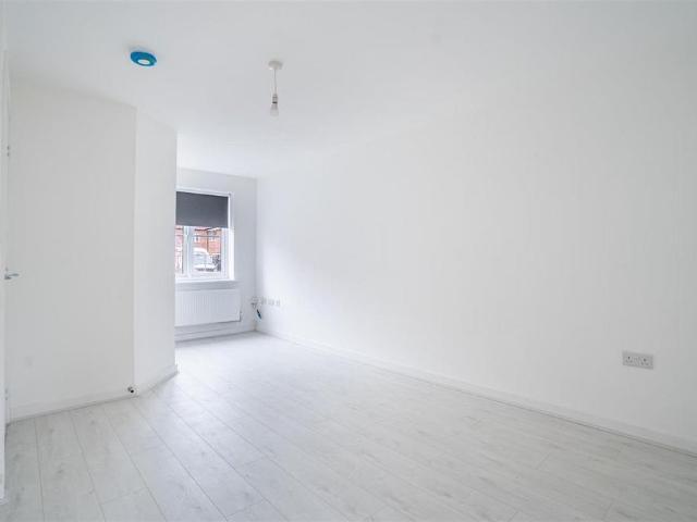 2 bedroom semi detached house to rent
