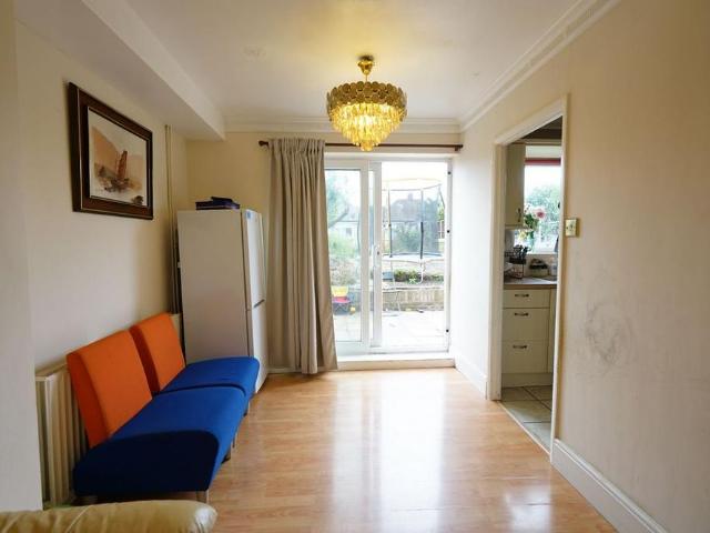 2 bedroom semi detached house to rent