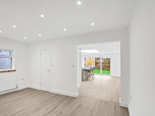 2 bedroom semi detached house to rent