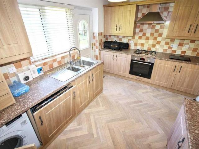 2 bedroom semi detached house to rent