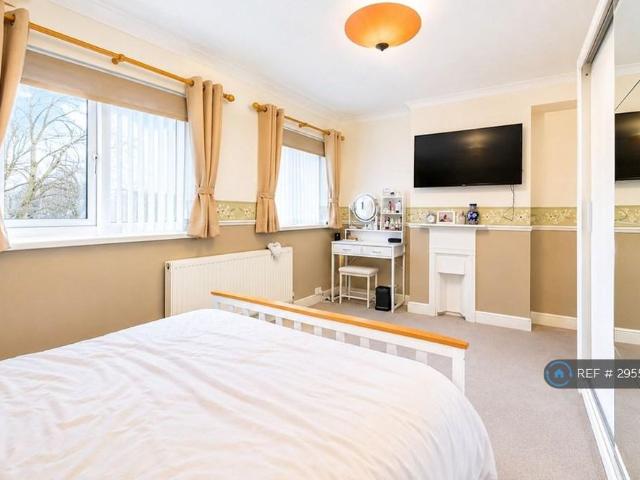 2 bedroom semi detached house to rent