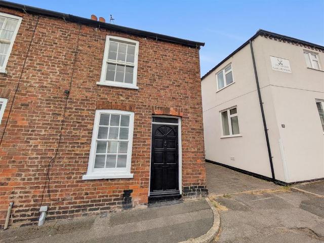 2 bedroom semi detached house to rent