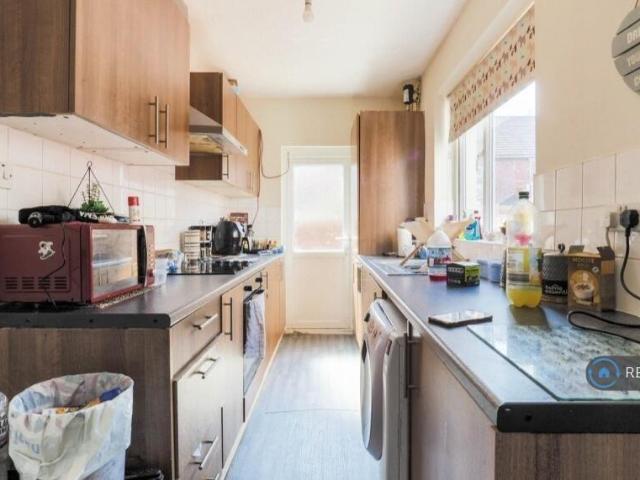 2 bedroom semi detached house to rent