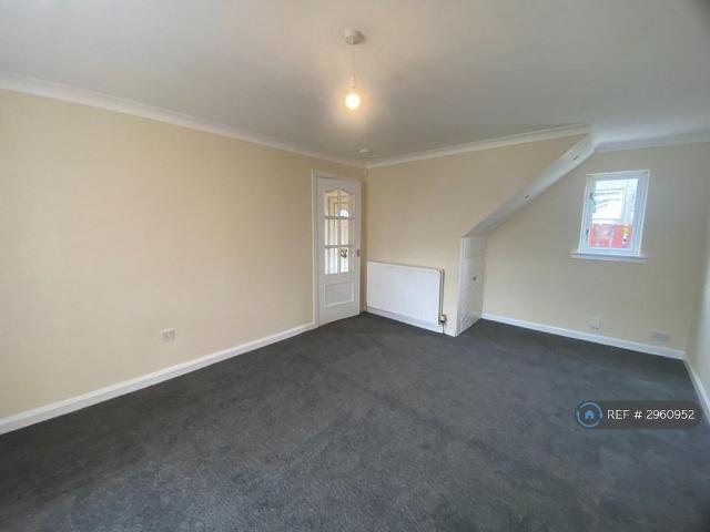 2 bedroom semi detached house to rent