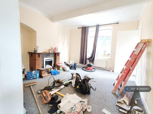 2 bedroom semi detached house to rent
