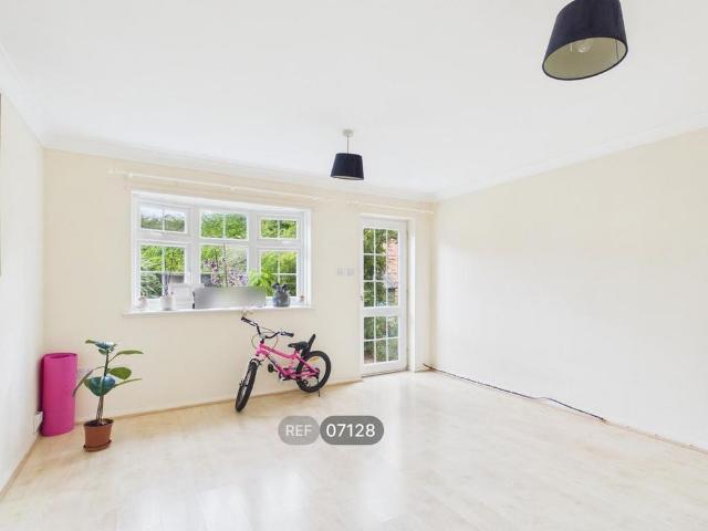 2 bedroom semi detached house to rent