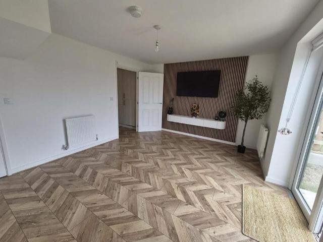 2 bedroom semi detached house to rent