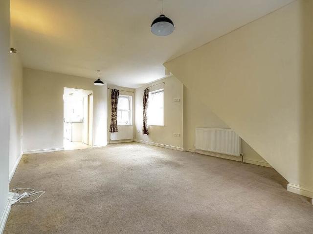 2 bedroom semi detached house to rent