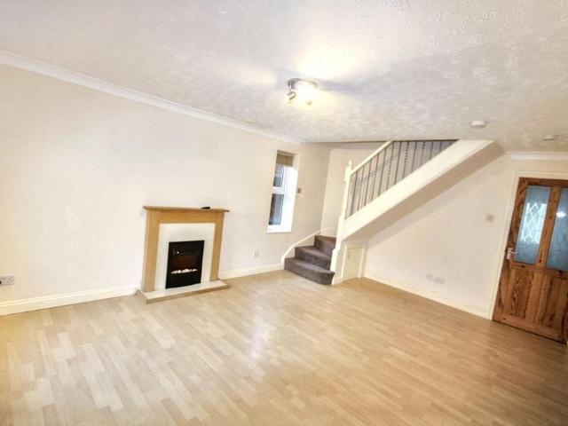 2 bedroom semi detached house to rent