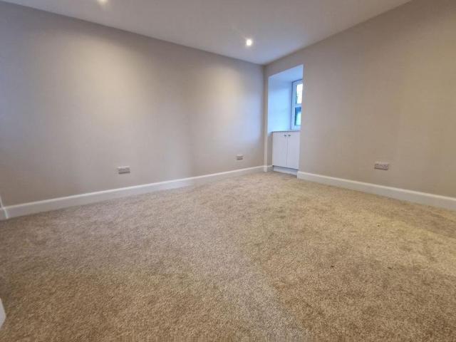 2 bedroom semi detached house to rent