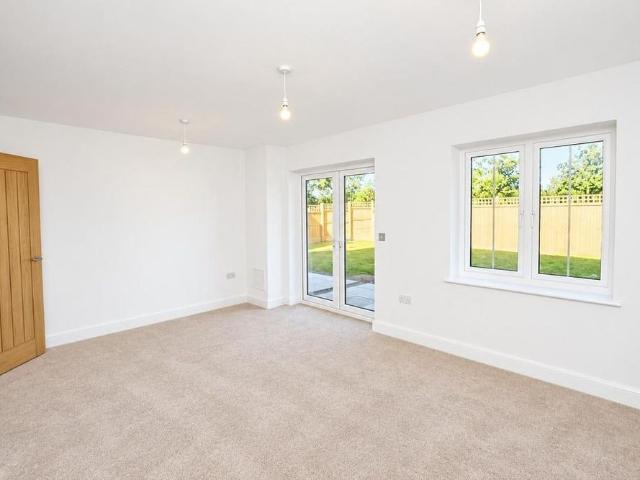 2 bedroom semi detached house to rent