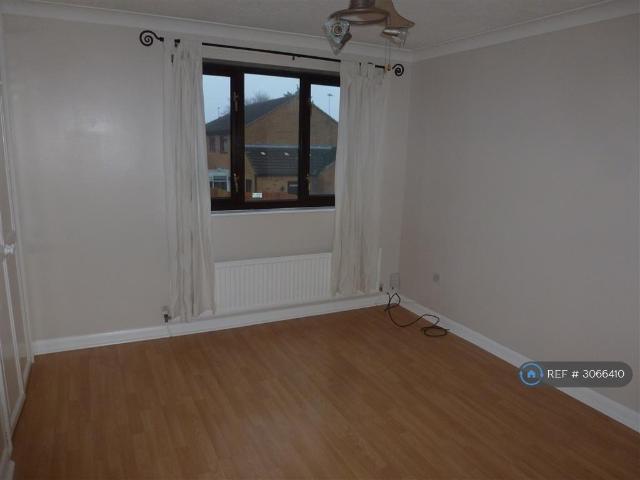 2 bedroom semi detached house to rent