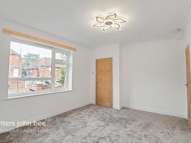 2 bedroom semi detached house to rent