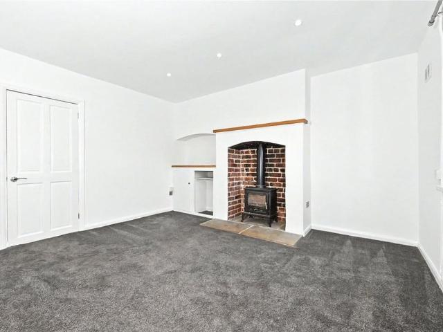 2 bedroom semi detached house to rent