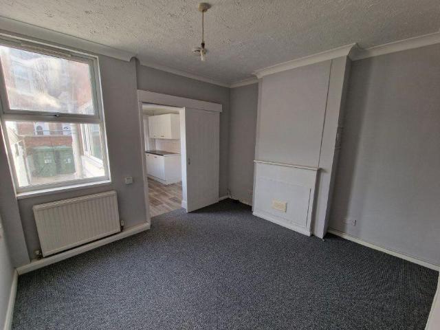 2 bedroom semi detached house to rent