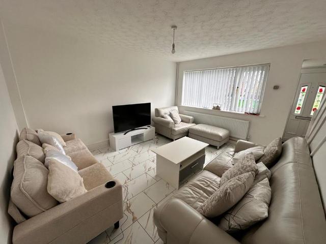 2 bedroom semi detached house to rent