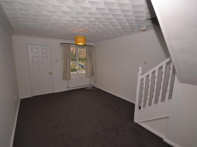 2 bedroom semi detached house to rent