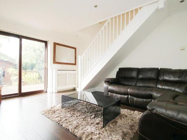 2 bedroom semi detached house to rent