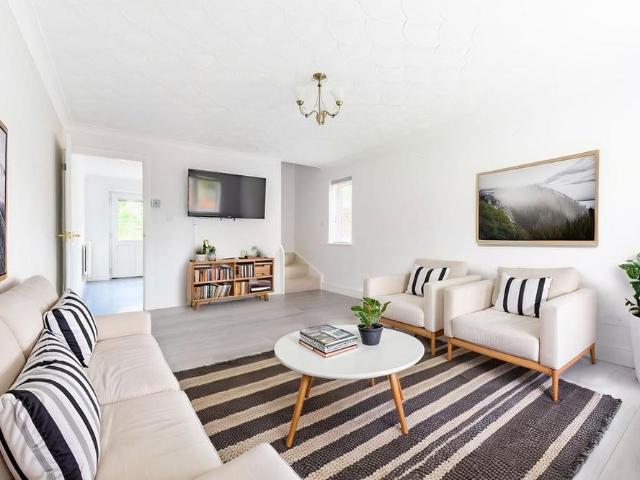 2 bedroom semi detached house to rent