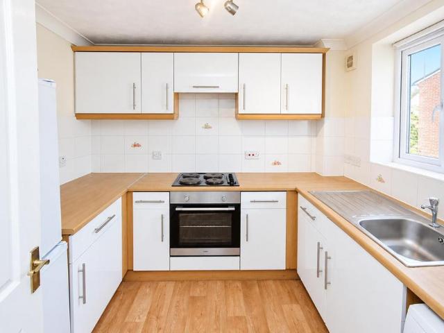 2 bedroom semi detached house to rent