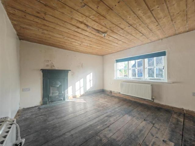 2 bedroom semi detached house to rent