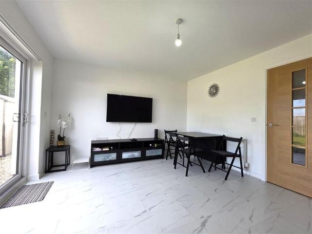 2 bedroom semi detached house to rent