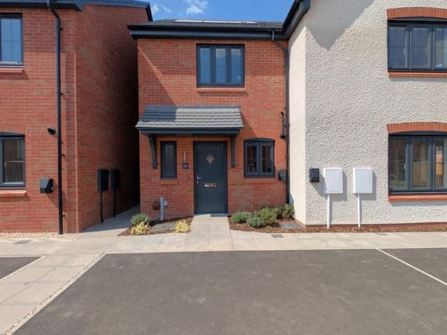 2 bedroom semi detached house to rent