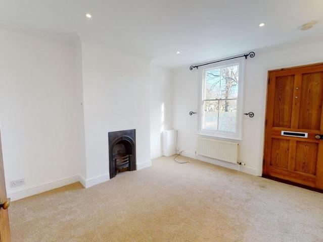 2 bedroom semi detached house to rent