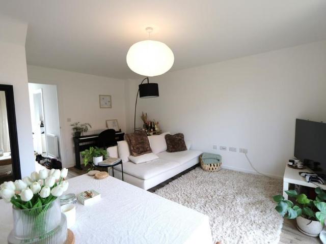 2 bedroom semi detached house to rent