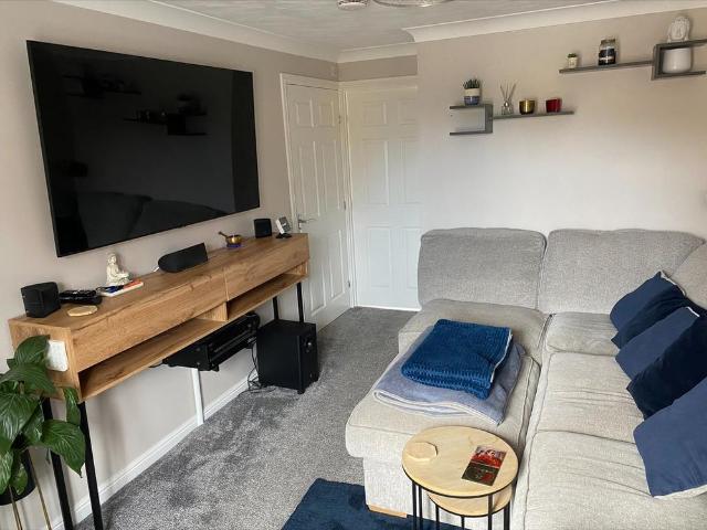 2 bedroom semi detached house to rent