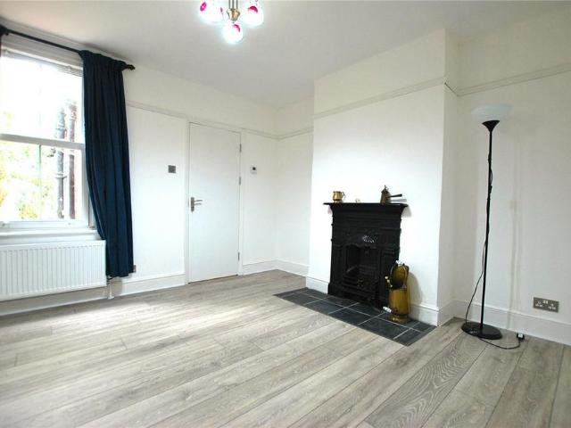 2 bedroom semi detached house to rent