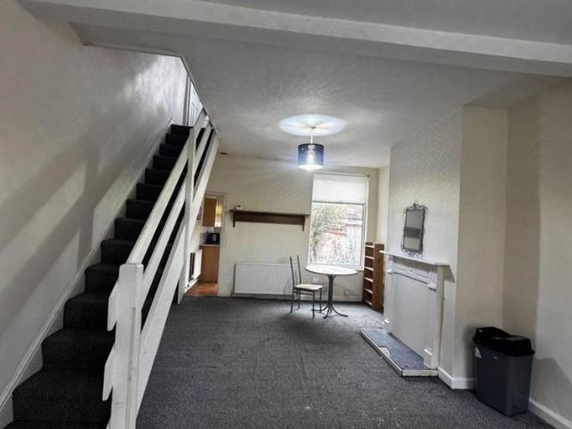 2 bedroom semi detached house to rent