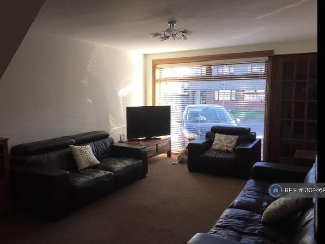 2 bedroom semi detached house to rent