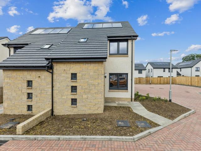 2 bedroom semi detached house to rent