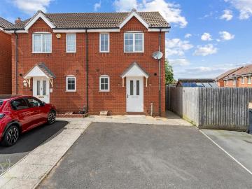 House for rent in Burhill - Garden, Equipped kitchen