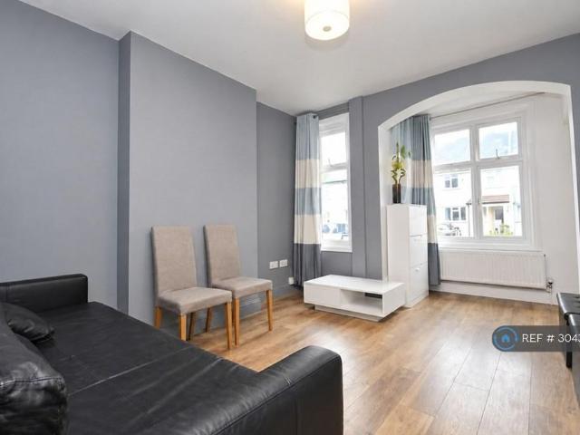 2 bedroom semi detached house to rent