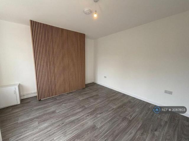 2 bedroom semi detached house to rent