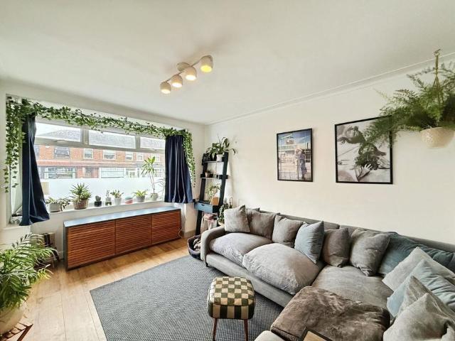 2 bedroom semi detached house to rent
