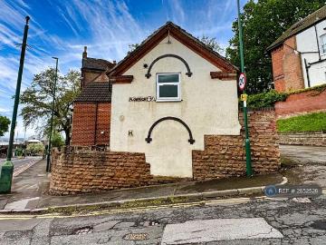 2 bedroom semi detached house to rent