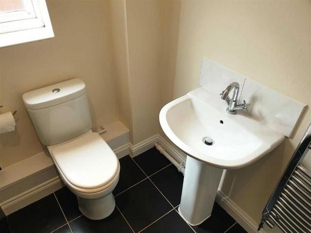 2 bedroom semi detached house to rent