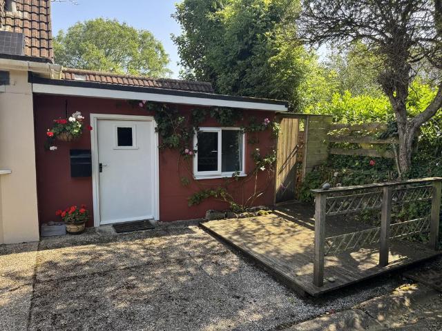 2 bedroom semi detached house to rent