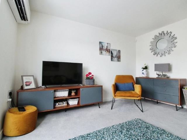 2 bedroom semi detached house to rent