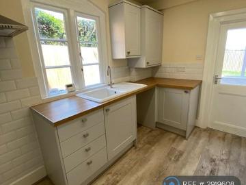 2 bedroom semi detached house to rent